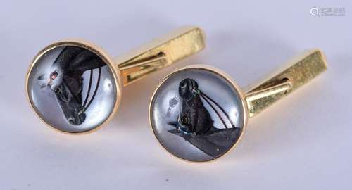 A PAIR OF 14CT GOLD ESSEX CRYSTAL EQUESTRIAN CUFFLINKS.