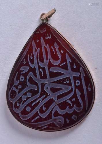 A MIDDLE EASTERN GOLD HARDSTONE ARABIC PENDANT. 3.5 cm