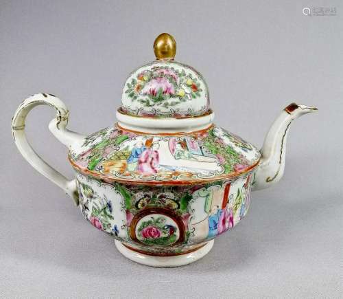 An Elegant Chinese Rose Medallion Teapot