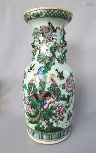 LARGE CHINESE QING DYNASTY FAMILLE ROSE VASE