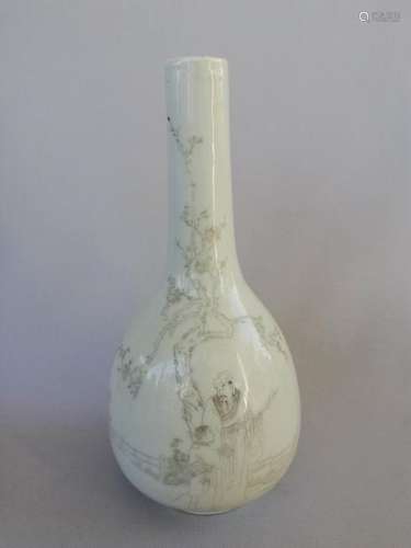 NICE CHINESE QING DYNASTY LONG NECK VASE