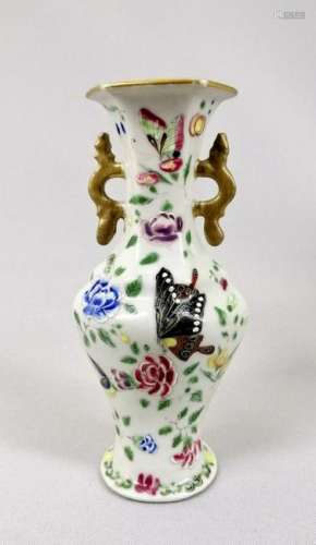 A Chinese Qing Dynasty Rose Medallion Vase