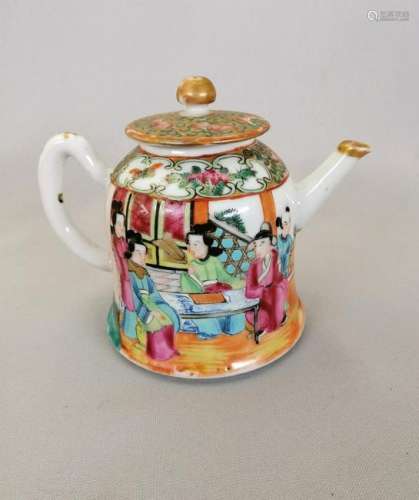 SUPERB CHINESE QING DYNASTY ROSE MEDALLION TEAPOT