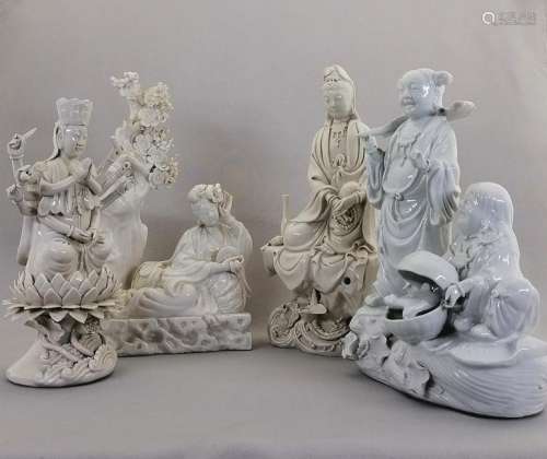 A GROUP OF FOUR CHINESE DE HUA FIGURES.