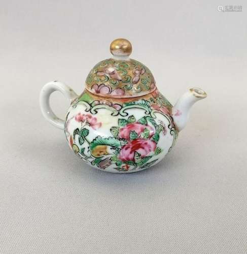 NICE QING DYNASTY CHINESE ROSE MEDALLION TEAPOT