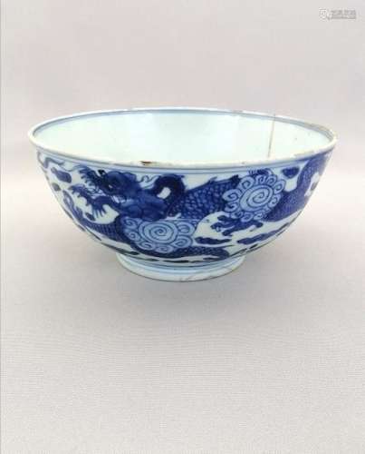 A rare Chinese Qing Kang Xi blue and white bowl