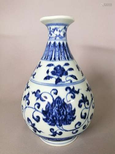 A Chinese blue and white YU HU CHUN PING