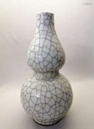 A Chinese Ge crackle glaze bottle gourd vase