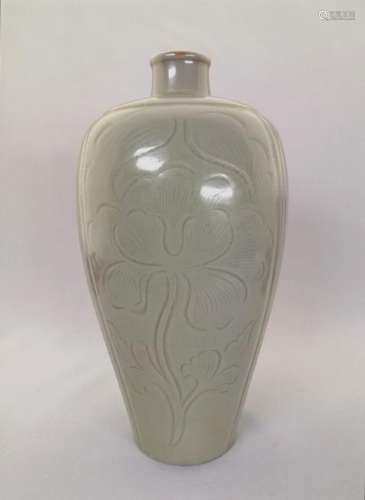 A rare nice Chinese Long Quan stippling vase