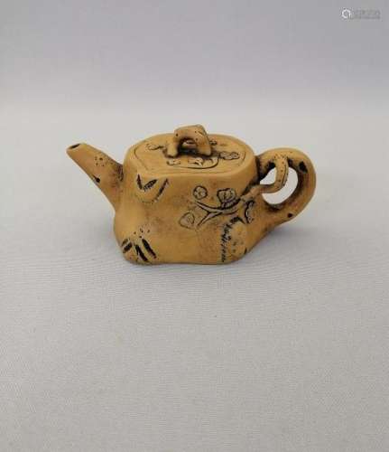 Nice Chinese Qing dynasty Zhi Sha teapot