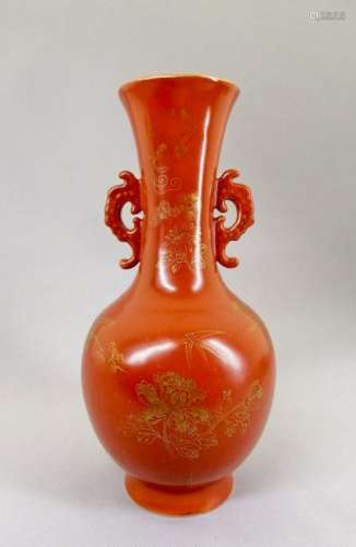 An Elegant Chinese Qing Dynasty Vase