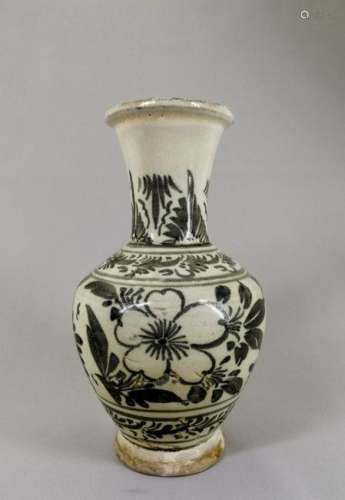A Nice Chinese Ming Dynasty Ceramic Vase.