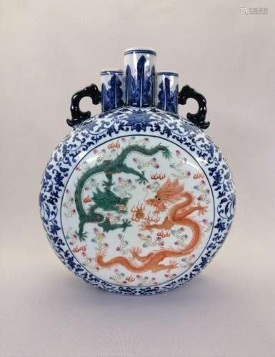 An elegant Chinese famille rose porcelain moon flk