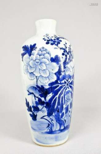 A Nice Chinese Qing Dynasty Blue and White Vase