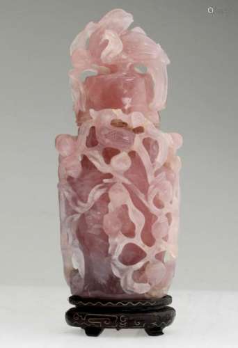 An elegant Chinese rose quatz carved pink vase