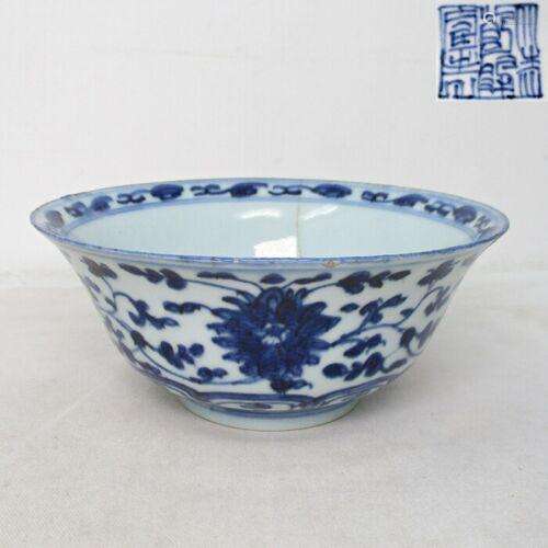 A nice Chinese Qing Dynasty blue and white bowl