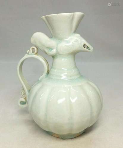 Chinese pitcher of porcelain of INCHIN style