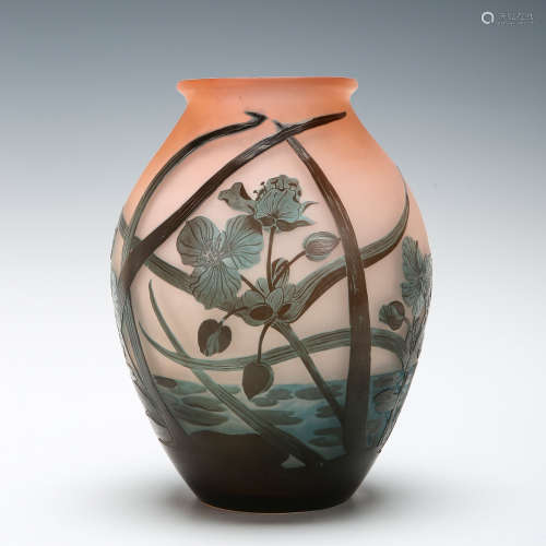 水生植物紋花瓶