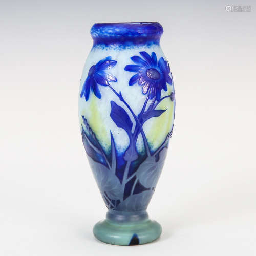 瓜葉菊紋花瓶