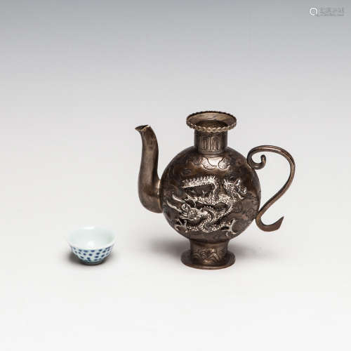 龍紋銅執壺