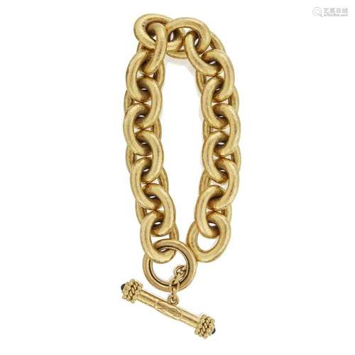 An eighteen karat gold toggle bracelet, Elizabeth