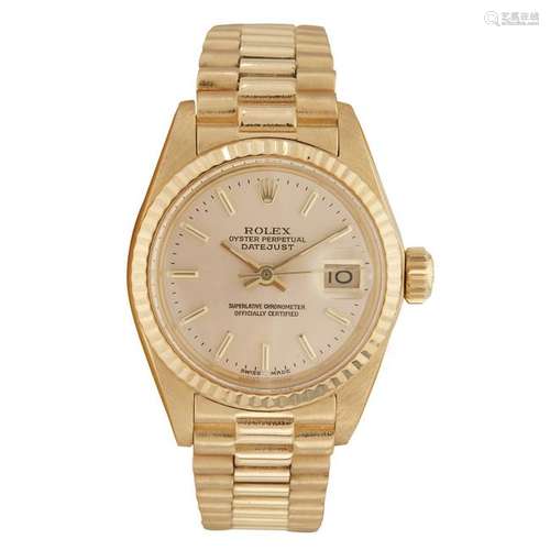 A lady's eighteen karat gold bracelet wristwatch,