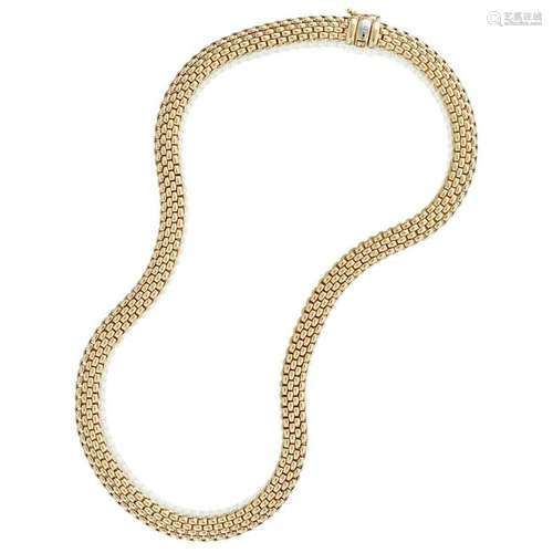 An eighteen karat gold necklace,