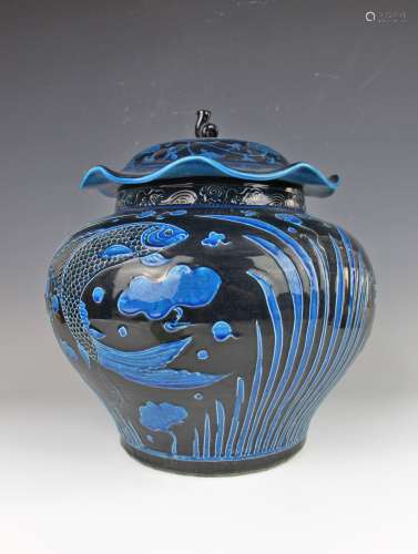 明代蓝釉鱼藻罐