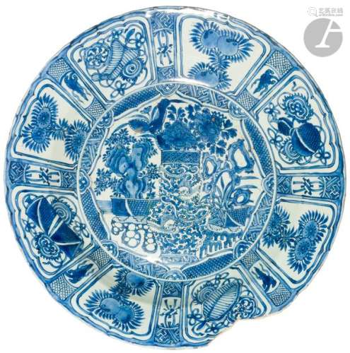 CHINE Début XVIIe siècle Grand plat Kraak en porce…
