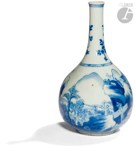 CHINE XVIIe siècle Vase bouteille en porcelaine bl…