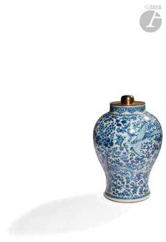 CHINE XVIIe siècle Potiche balustre en porcelaine …