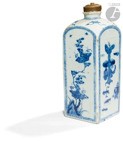 CHINE Époque QIANLONG (1736 1795) Bouteille à quat…