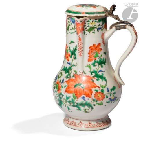 CHINE XVIIIe siècle Verseuse en porcelaine émaillé…