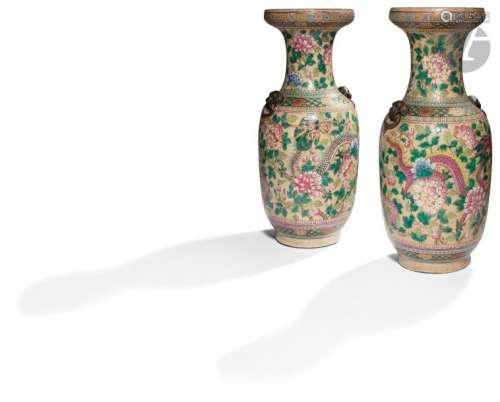 CHINE, Nankin XIXe siècle Paire de vases balustre …