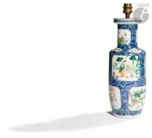 CHINE XIXe siècle Vase rouleau en porcelaine émail…