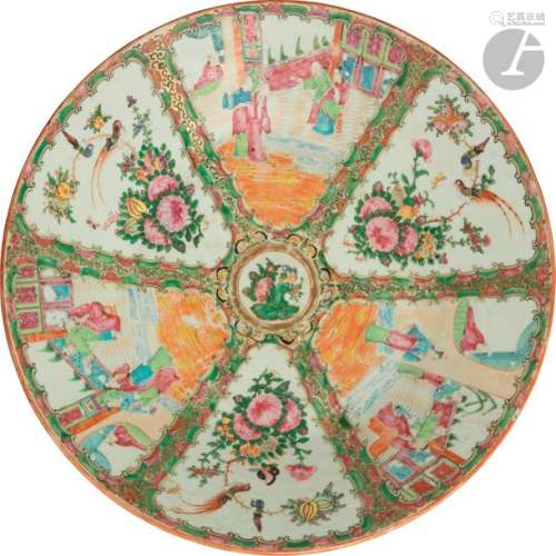 CHINE, Canton XIXe siècle Plat rond en porcelaine …