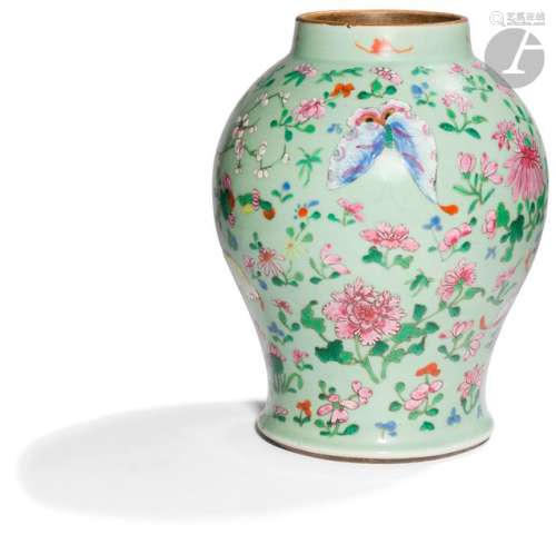 CHINE, Canton XIXe siècle Vase balustre en porcela…