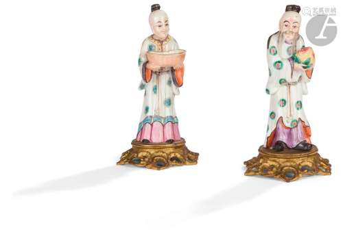 CHINE XXe siècle Deux statuettes en porcelaine éma…