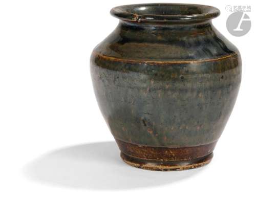 JAPON XIXe siècle Petit vase balustre en grès émai…