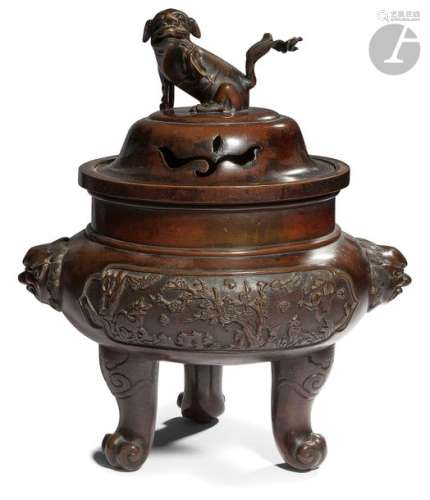 CHINE XIXe siècle Brûle parfum tripode en bronze à…