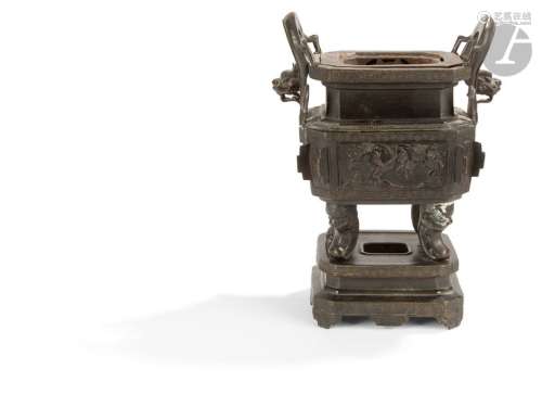 JAPON Vers 1900 Brûle parfum en bronze quadripode …