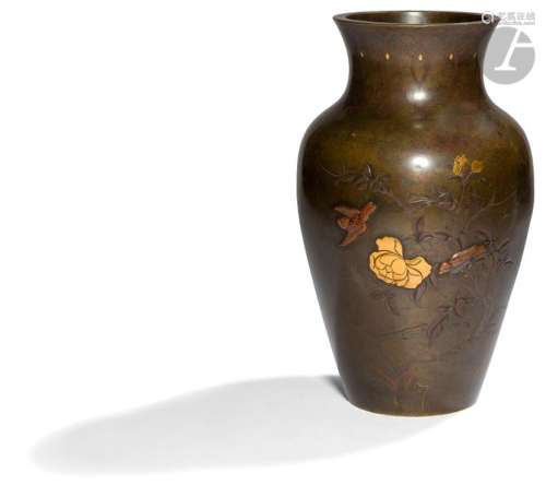 JAPON Vers 1900 Vase balustre à col ouvert en bron…