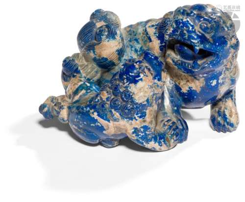 CHINE XXe siècle Groupe en sodalite sculptée forma…