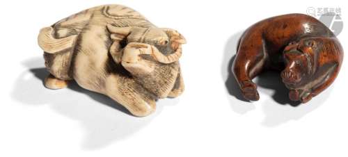 JAPON XIXe siècle Deux netsuke, l’un en bois sculp…