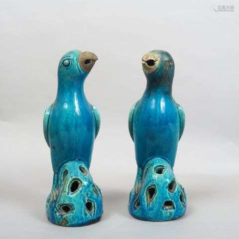 Couple de perruches en céramique émaillée turquois…