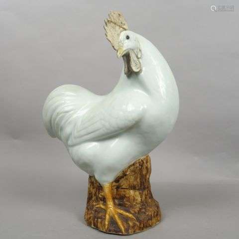 Coq en porcelaine, représenté sur un rocher. Chine…