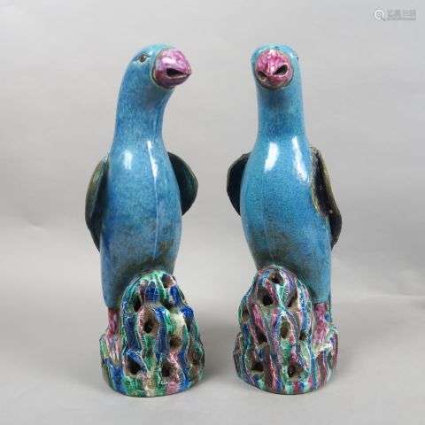 Couple de perruches en céramique émaillée bleu et …