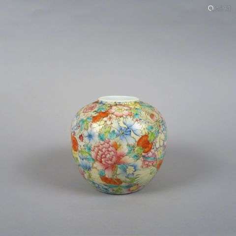 Vase boule, décor mille fleurs. Chine, XXème siècl…