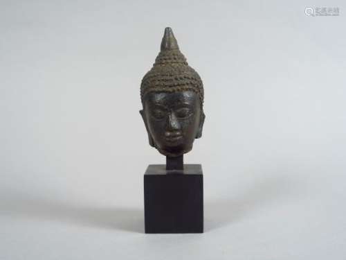Tête de bouddha en bronze anciennement laqué. Siam…
