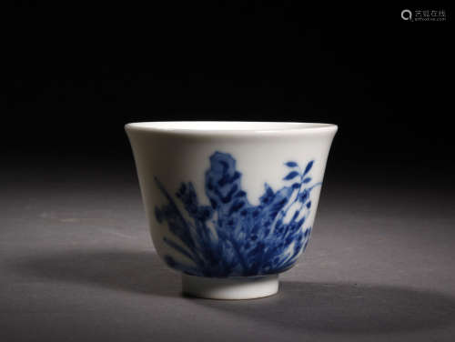 A BLUE AND WHITE TEA CUP, KANGXI PERIOD